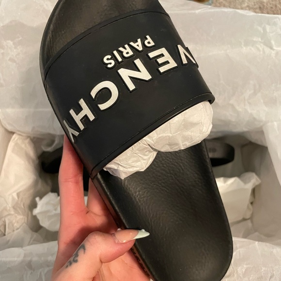 GIVENCHY LOGO SLIDES - Picture 6 of 8